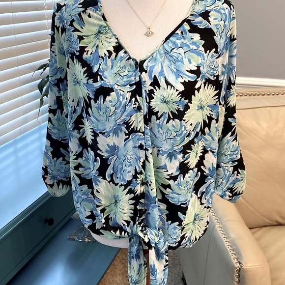 Emaline loose fit blouse - Picture 1 of 5